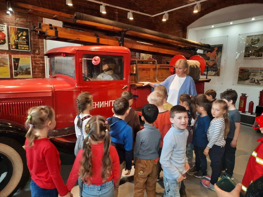 Экскурсия воспитанников детского сада №17 в Музей пожарной охраны